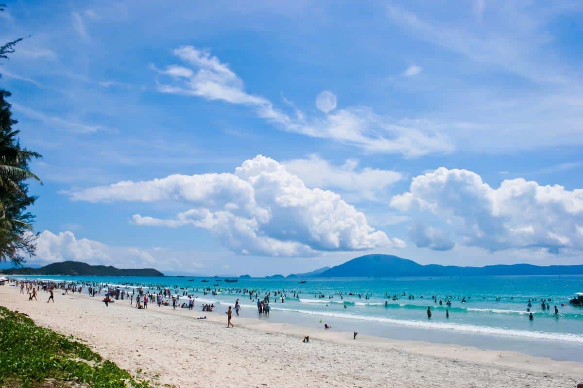 Biển Lăng Cô cũng đẹp không thua kém nơi nào