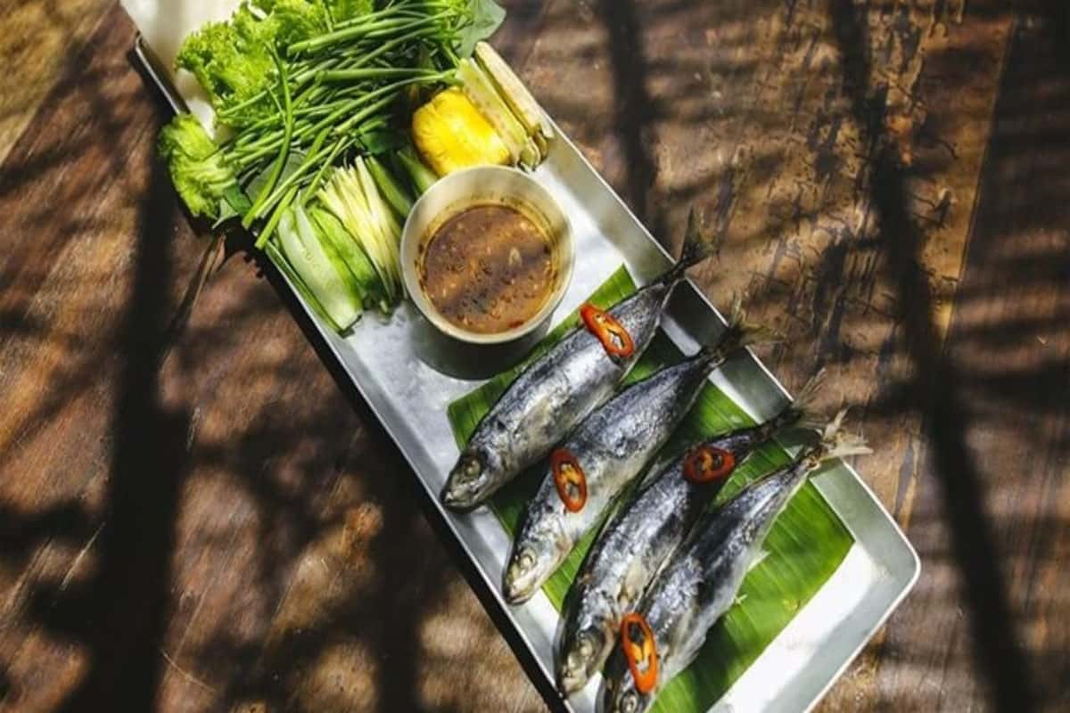 Cá nục cuốn bánh tráng