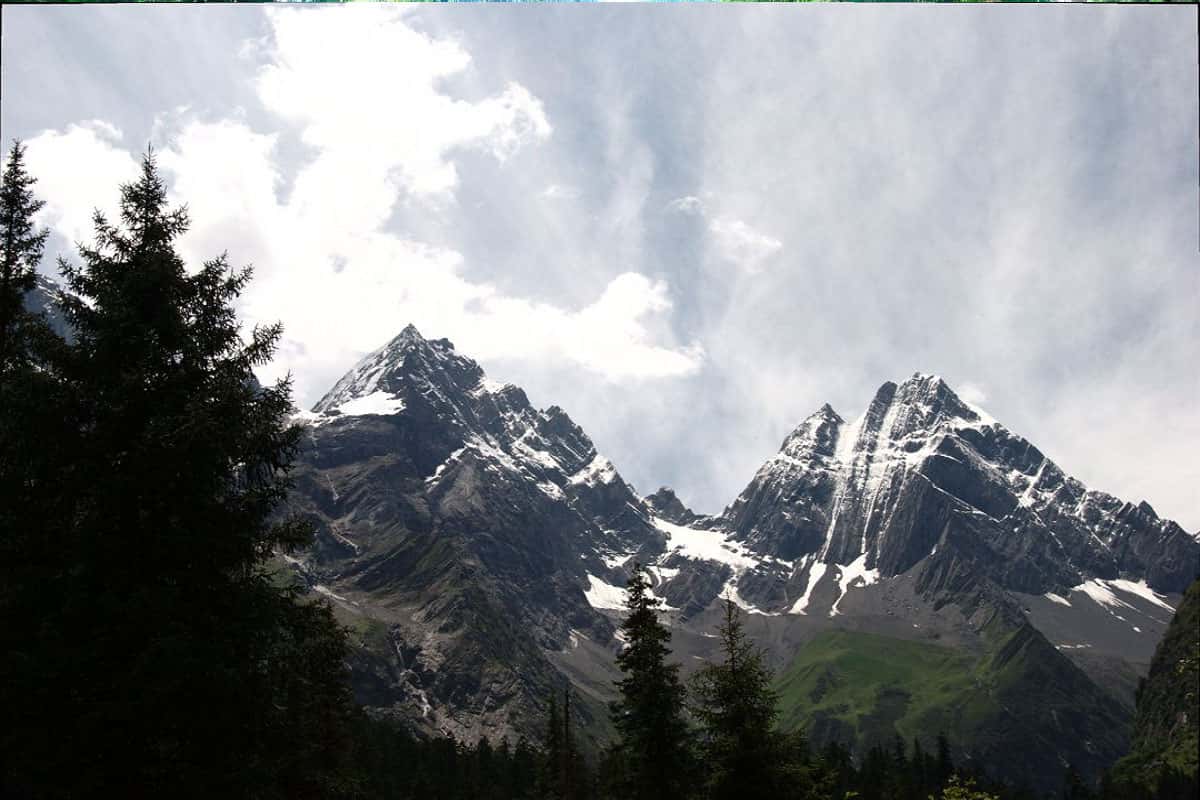 Núi Bốn Cô Gái - Four Girls Mountain