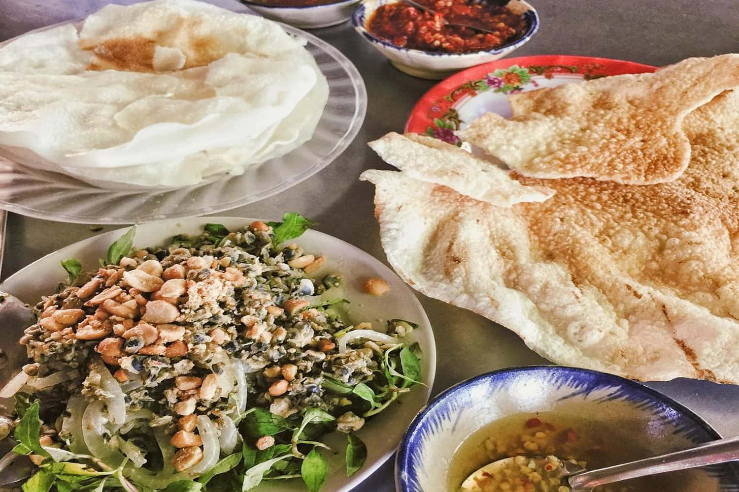 Bánh đập, hến xào