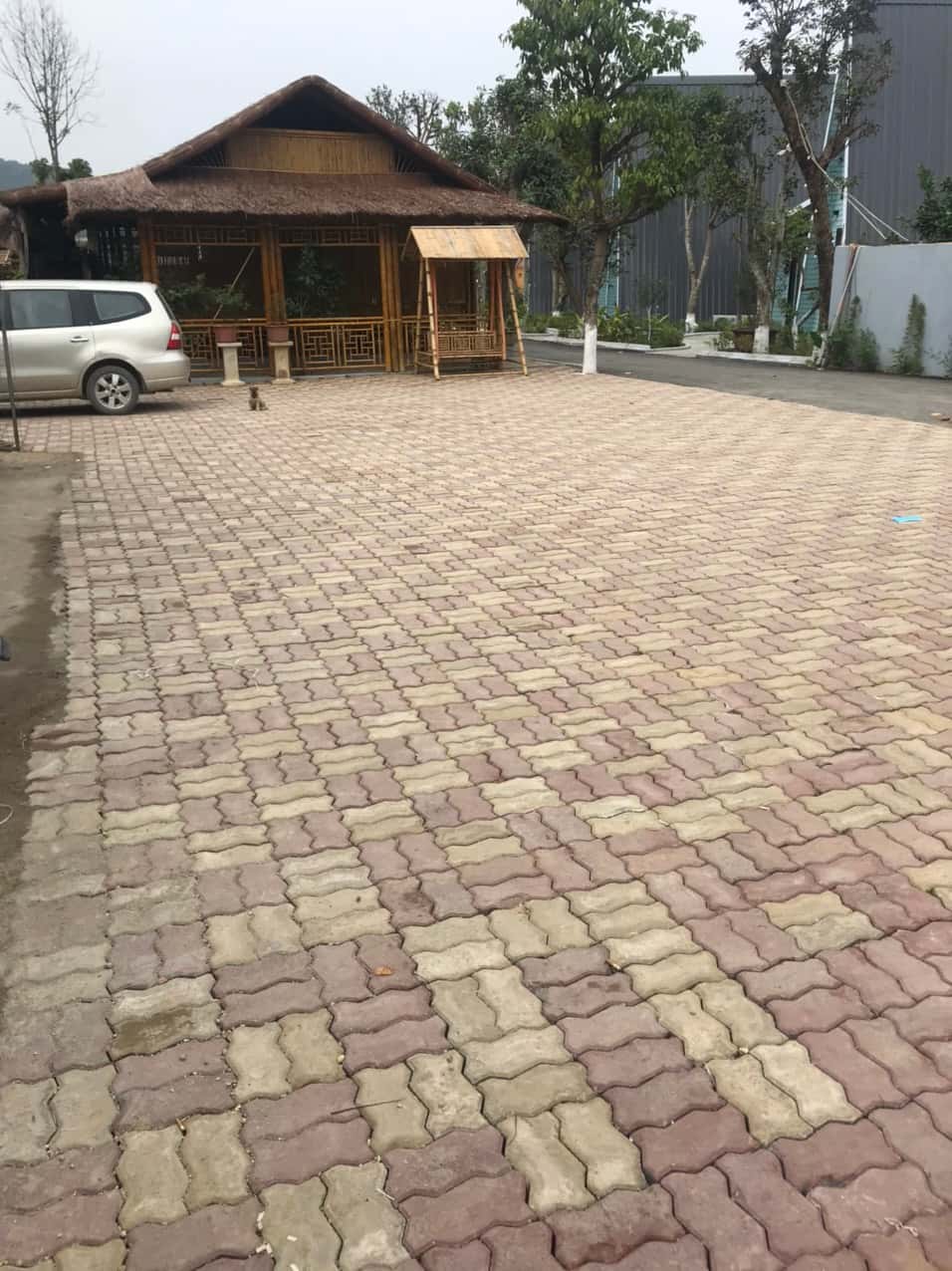 Bãi đỗ xe rộng rãi tại HT Garden