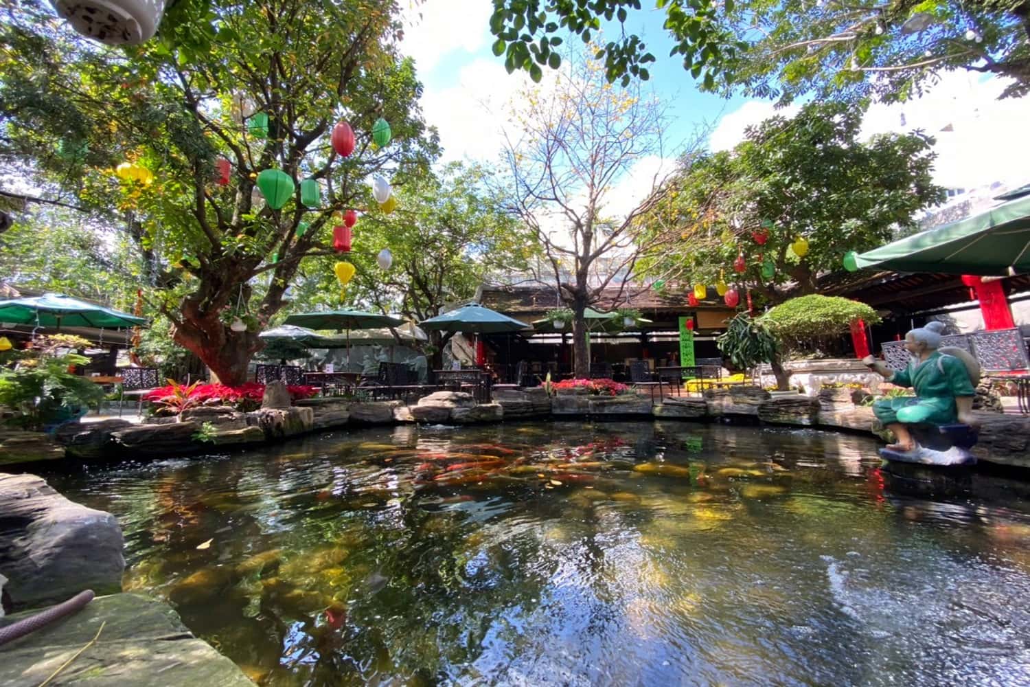 Không gian quán Cafe vườn Trúc Lâm Viên