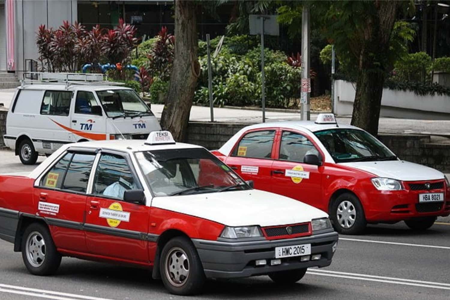 Di chuyển bằng taxi
