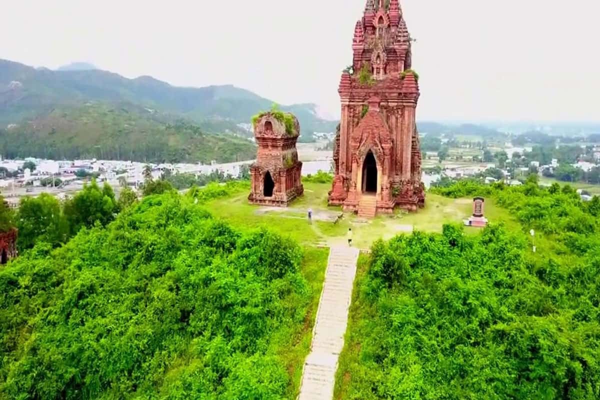 Tháp Bánh Ít