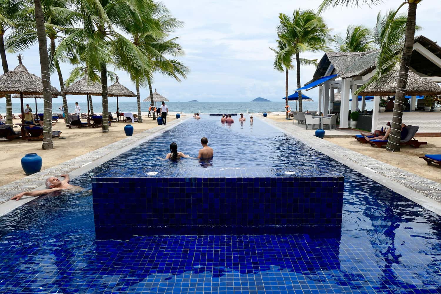 Bể bơi Sunrise Premium Resort Hội An