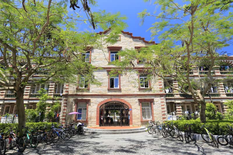 Trường đẹp như này cơ mà
