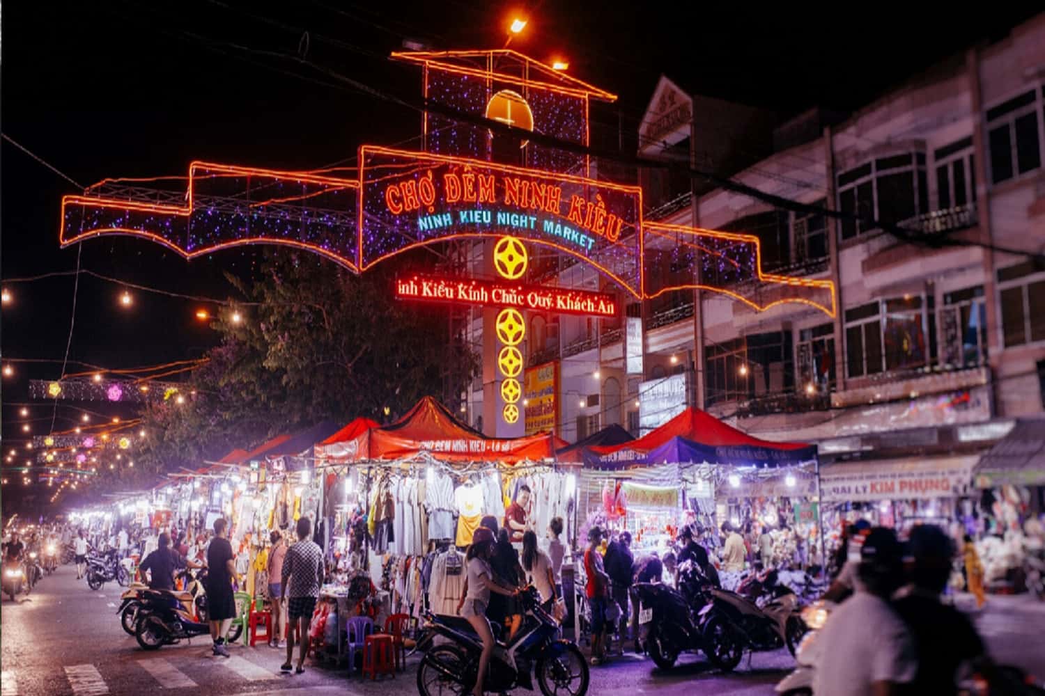 Chợ đêm Tây Đô