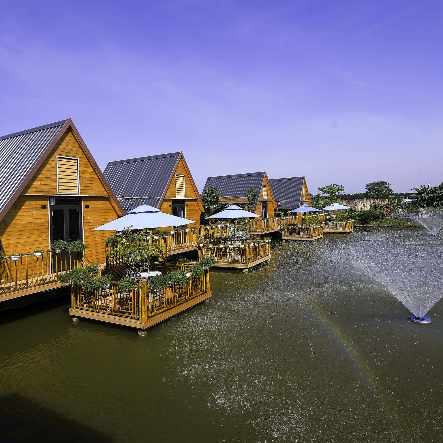 Bungalow Lakeside nhìn từ xa