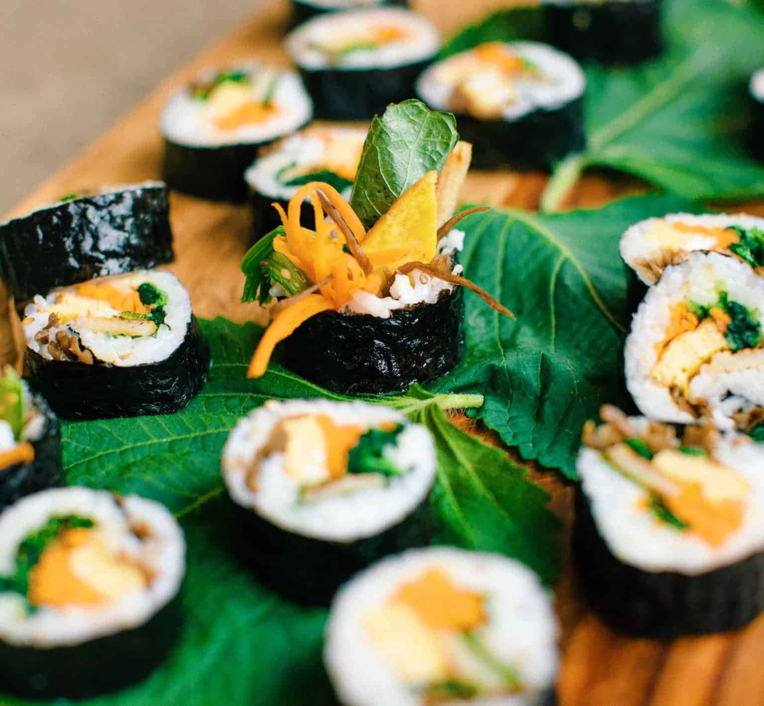 Kimbap (Cơm cuộn rong biển)