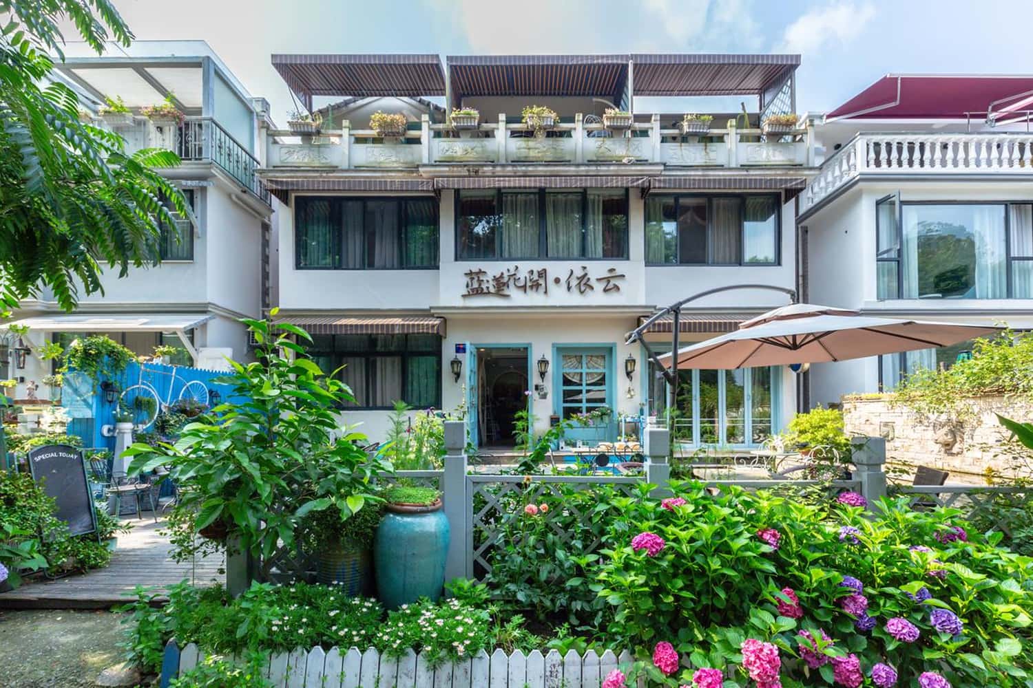 Blooming Lotus Theme House Hangzhou