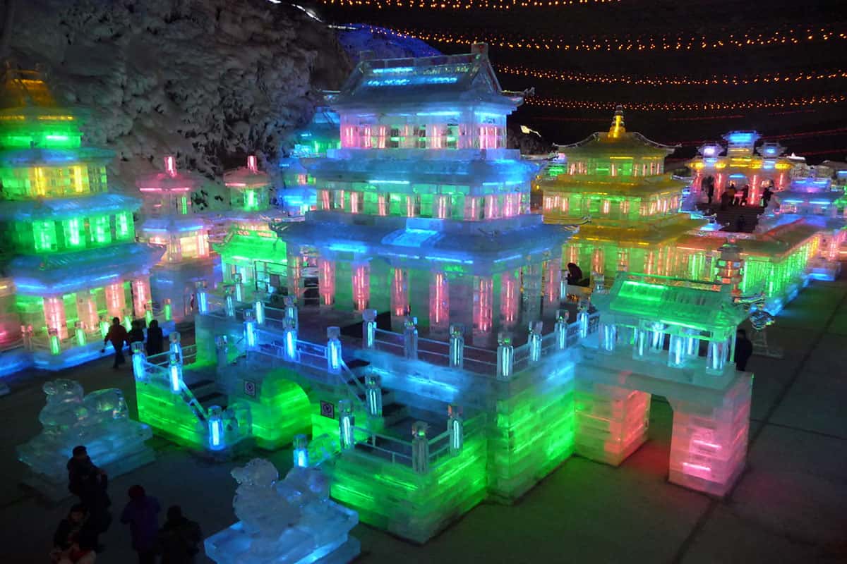 Tham gia lễ hội đèn lồng băng