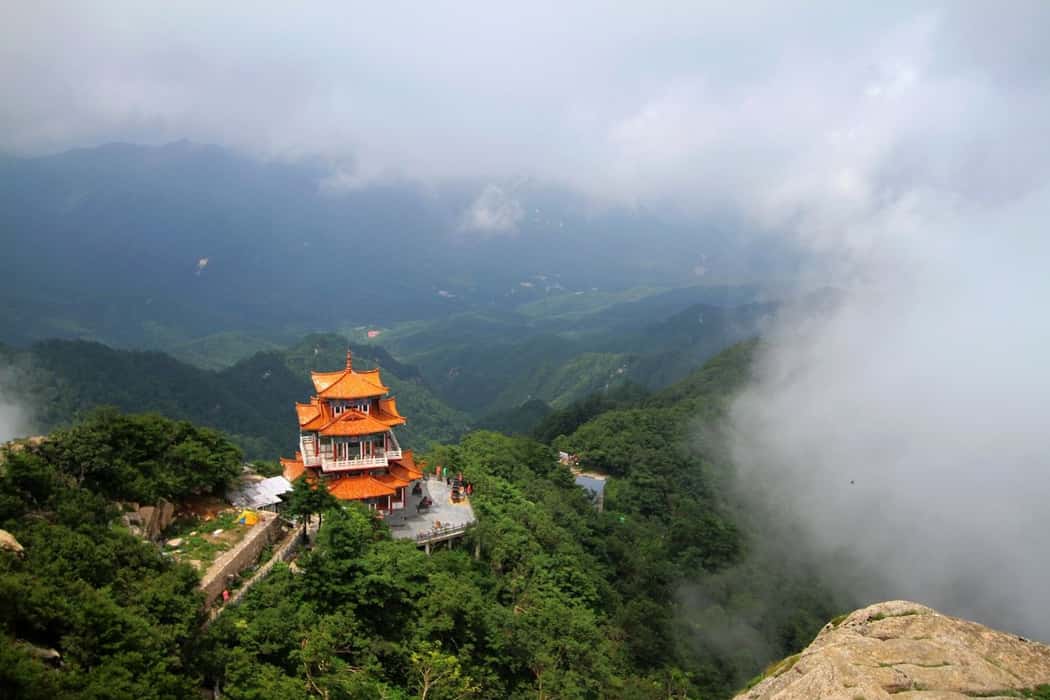 Núi Bạch Vân