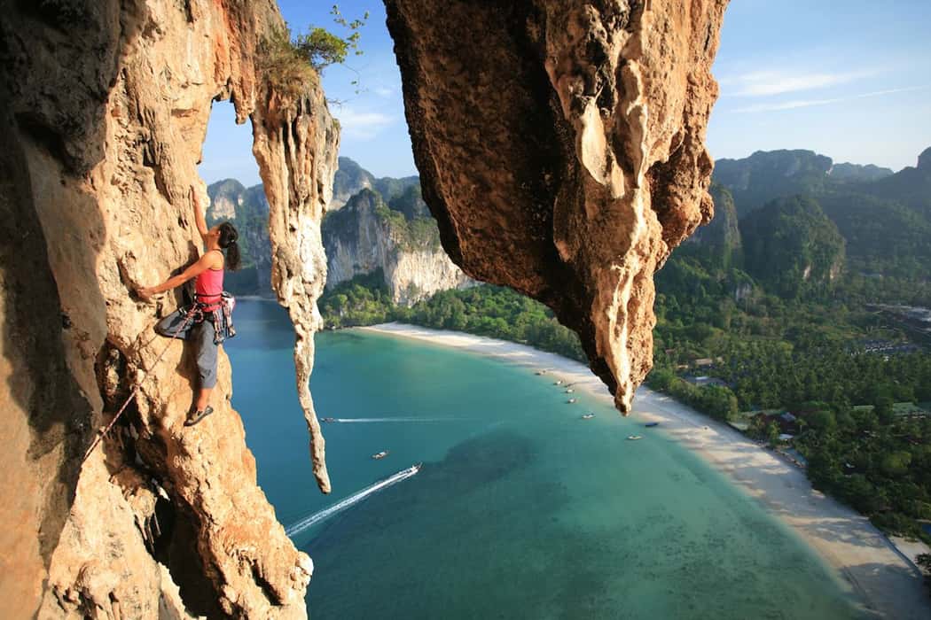 Leo núi đá ở Krabi