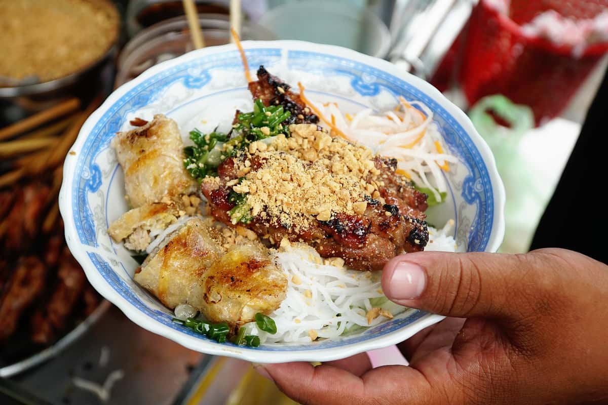 Phố ẩm thực Cô Giang