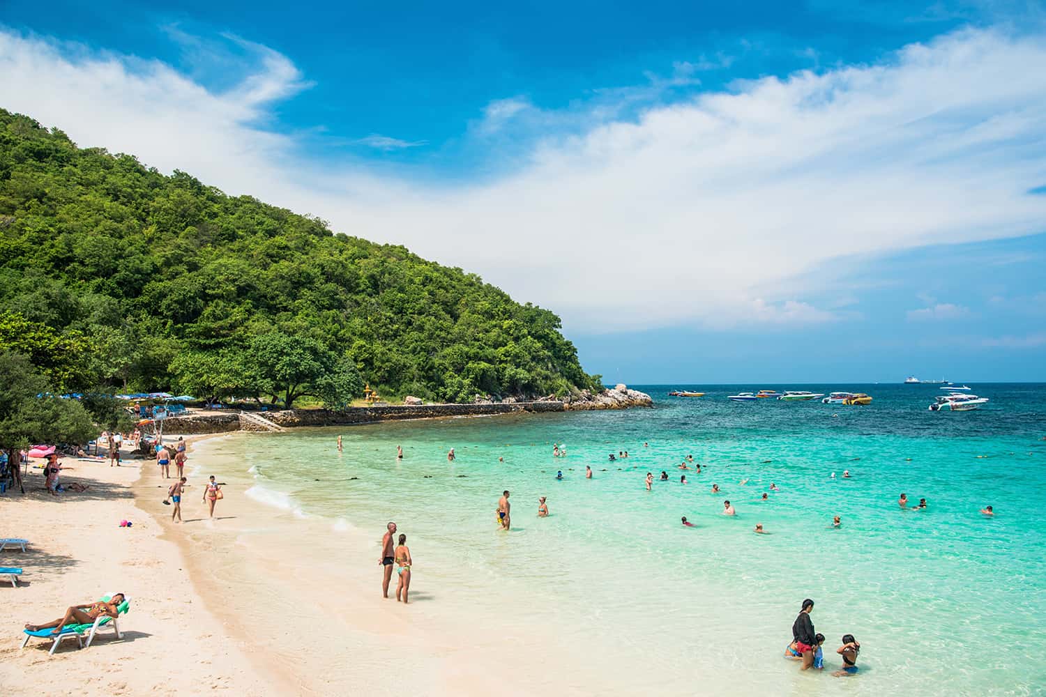 Tắm biển ở Pattaya