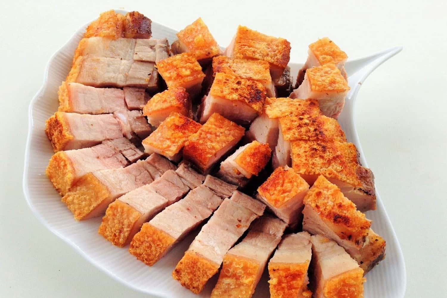Heo quay được bày bán ở chợ