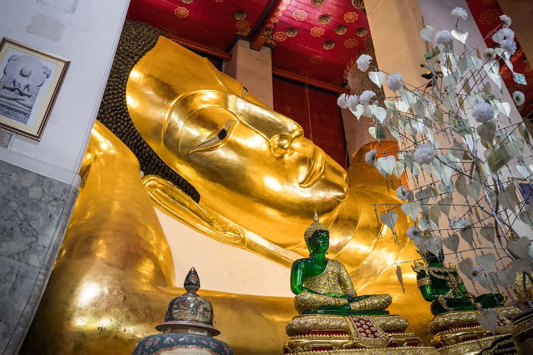 Đền Wat Phra Non Chakkrasi Worawihan