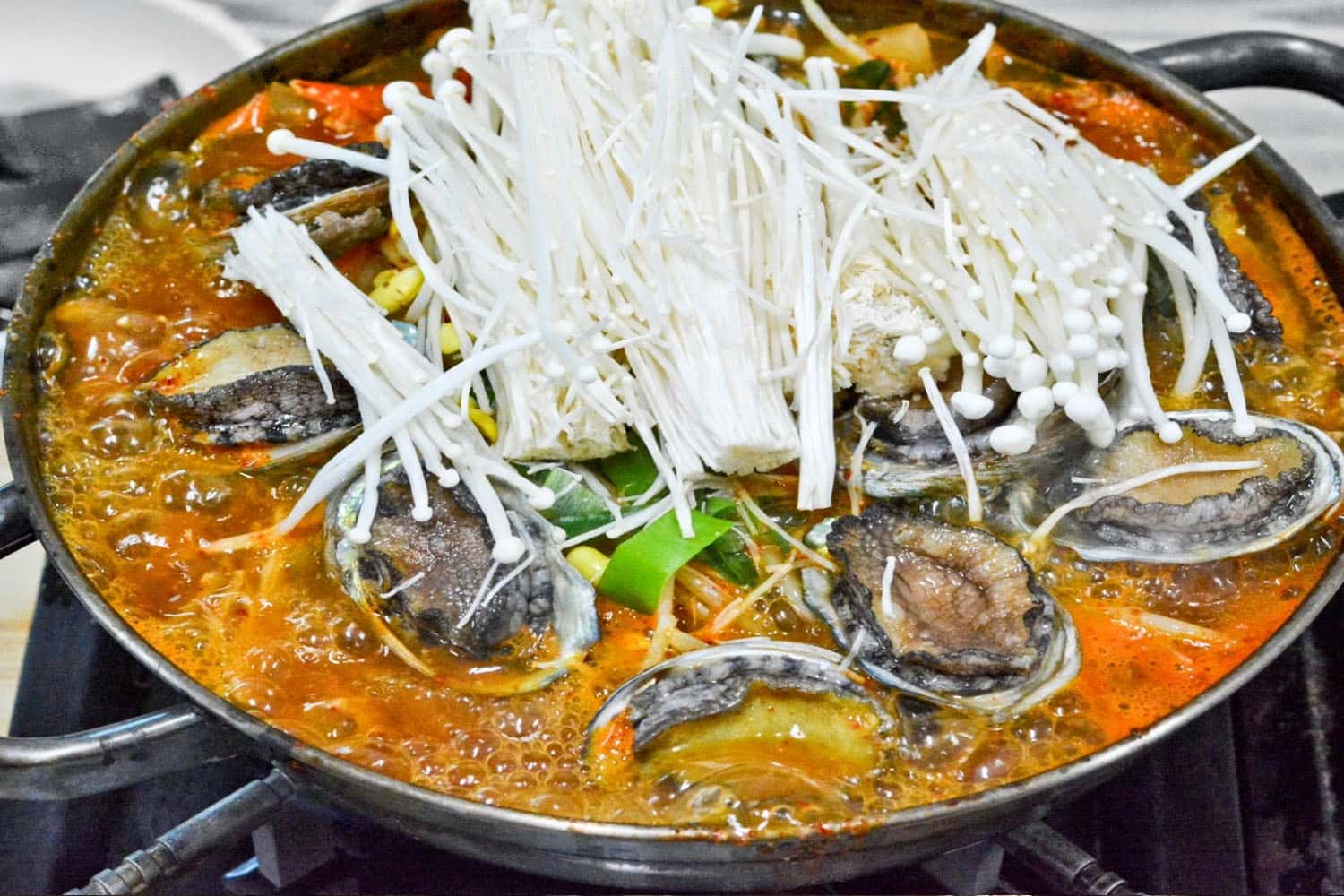 Bào ngư tại nhà hàng Myeogjin Jeonbok