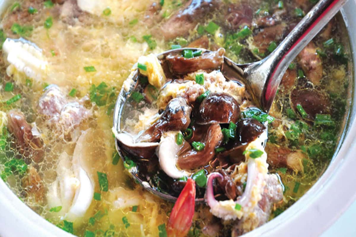 Canh nấm tràm hải sản