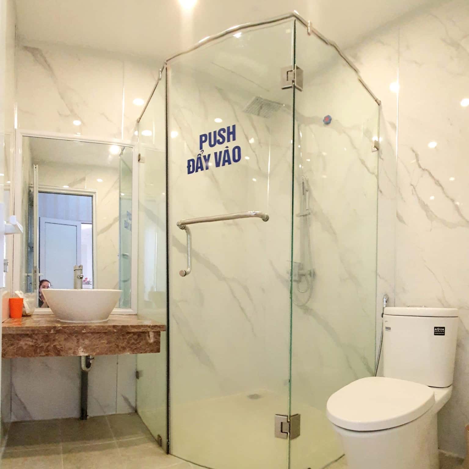 Phòng tắm, nhà vệ sinh sang chảnh luôn sạch sẽ chờ đón các bạn