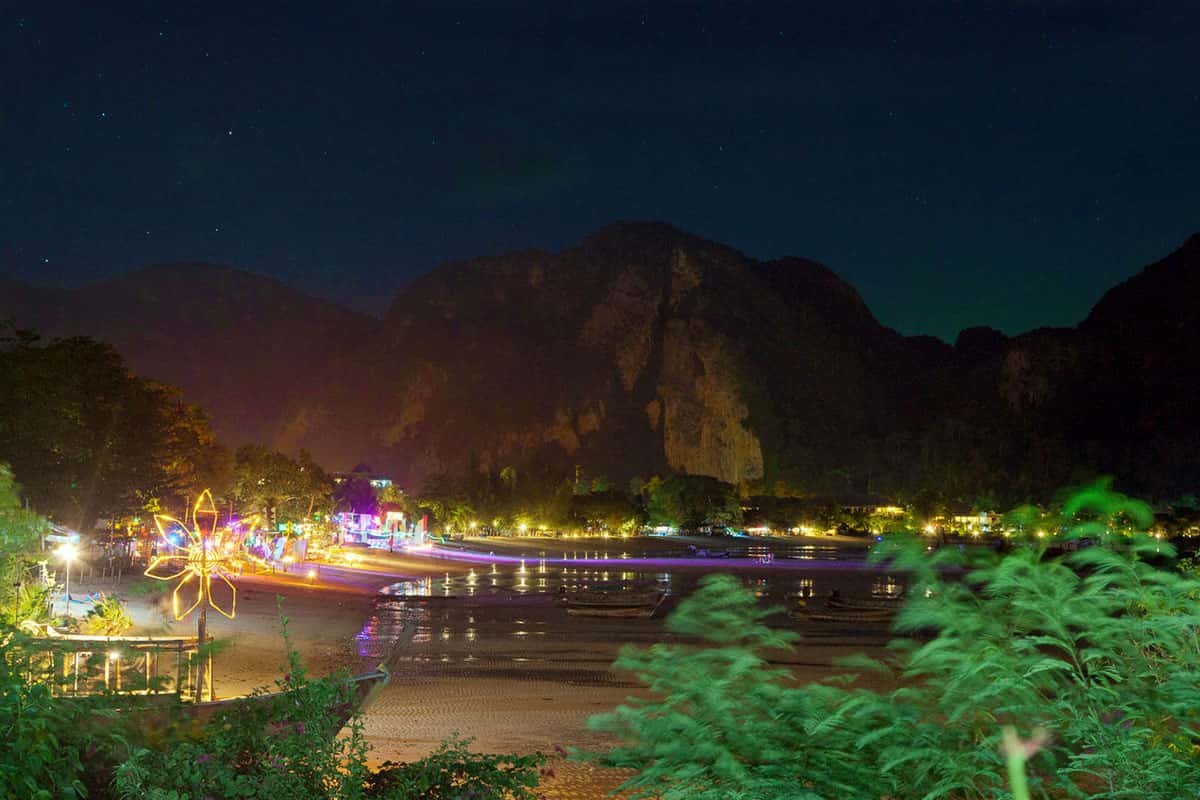 Koh Phi Phi lúc lên đèn