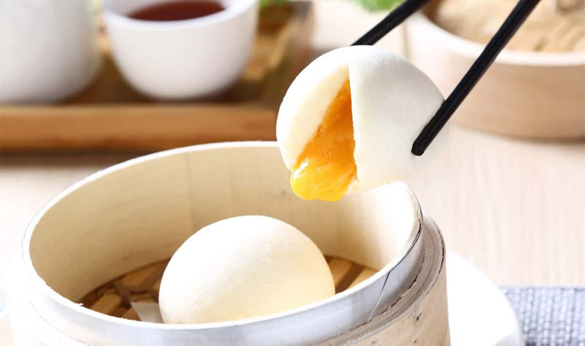 Bánh bao kim sa trứng muối