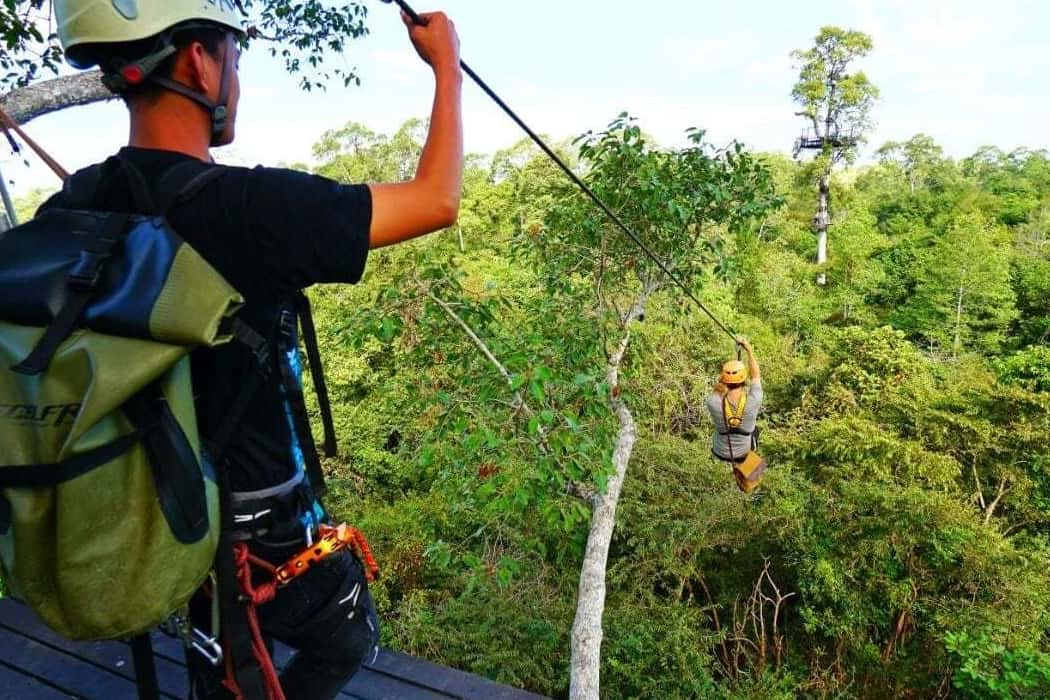 Trải nghiệm cảm giác mạnh với bộ môn Ziplining