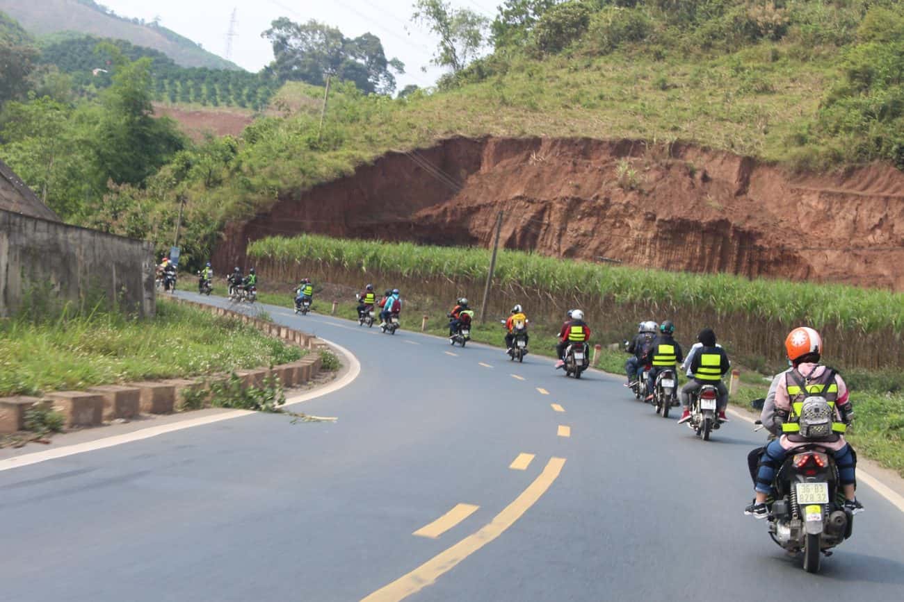 Du lịch Mộc Châu bằng xe máy là thú vị nhất