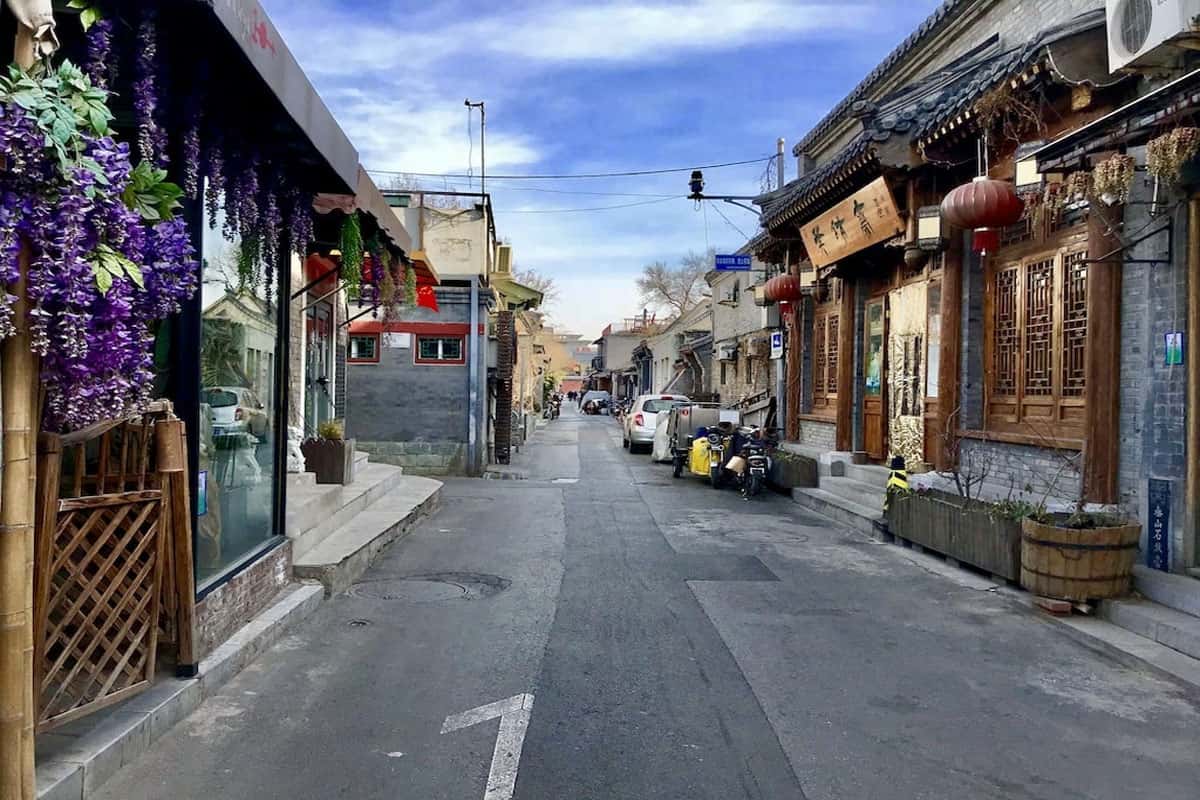 Đi dạo về đêm ở phố ma Đông Thành