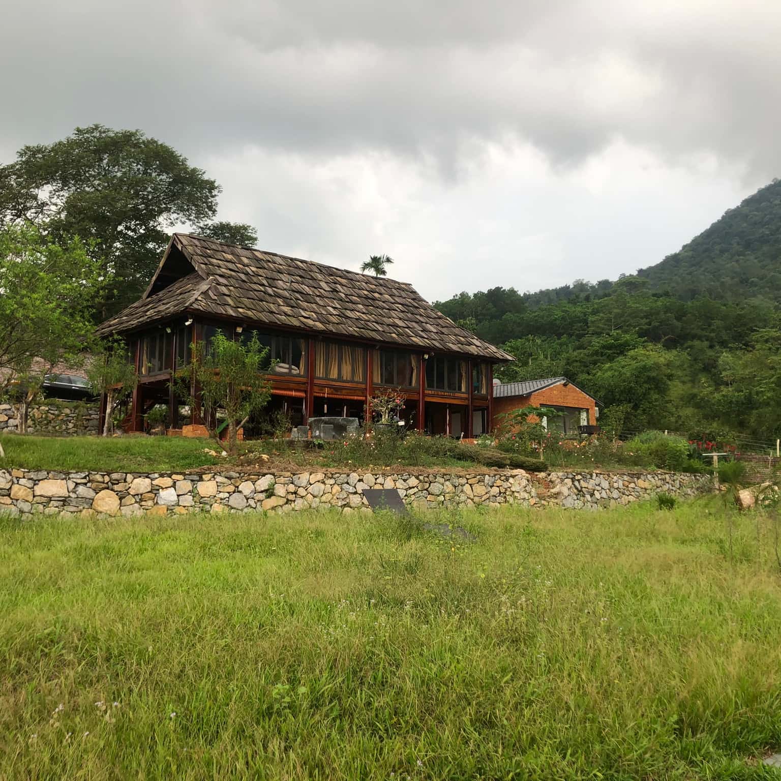 Thiên nhiên - cảnh đẹp bao trùm Đào Hoa Homestay...