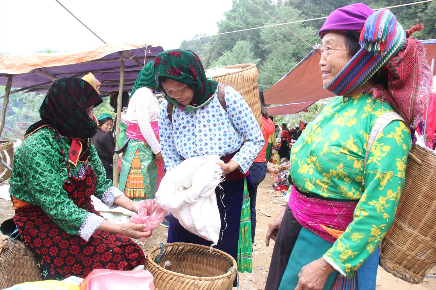 Thăm phiên chợ truyền thống