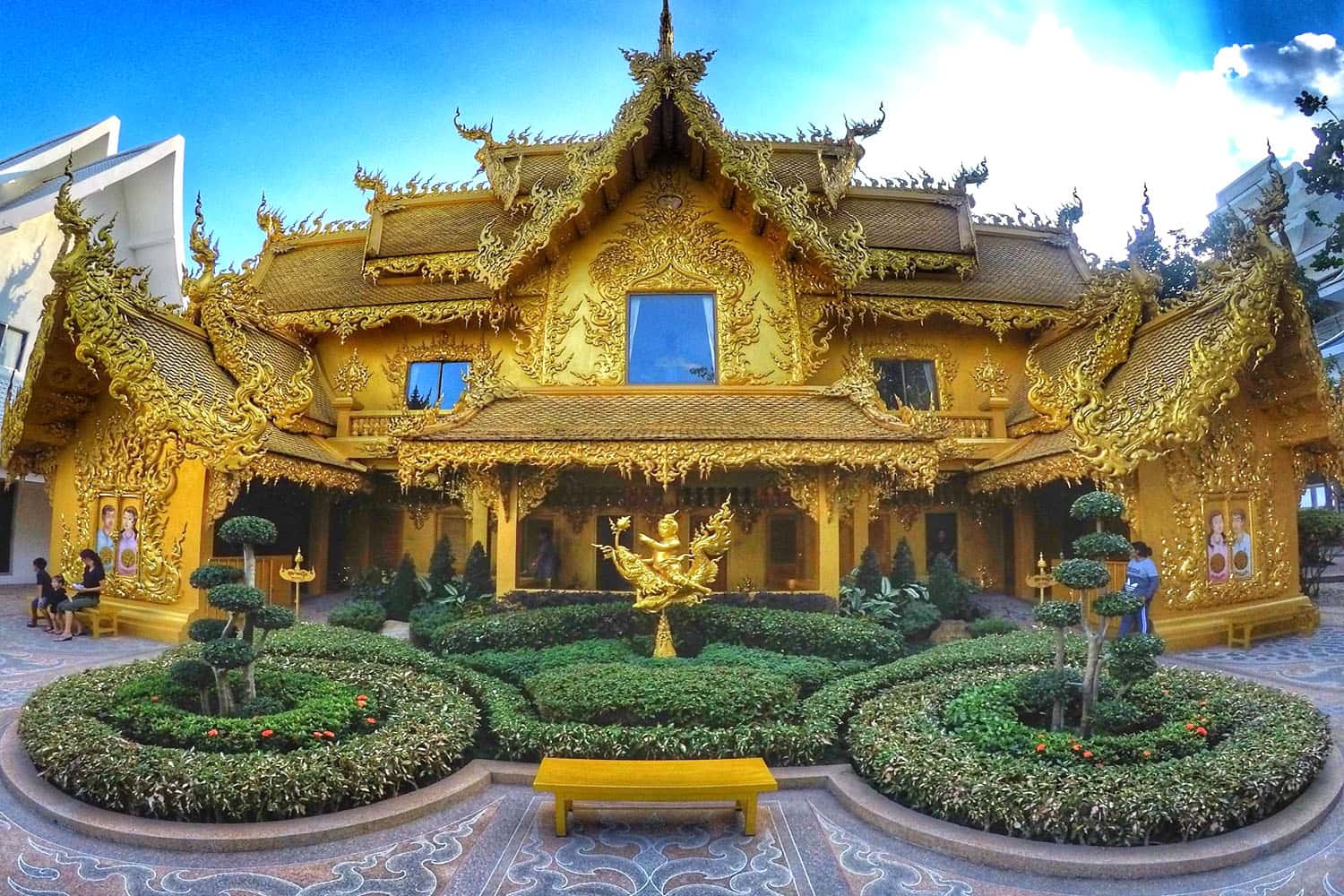 Khu tòa điện vàng