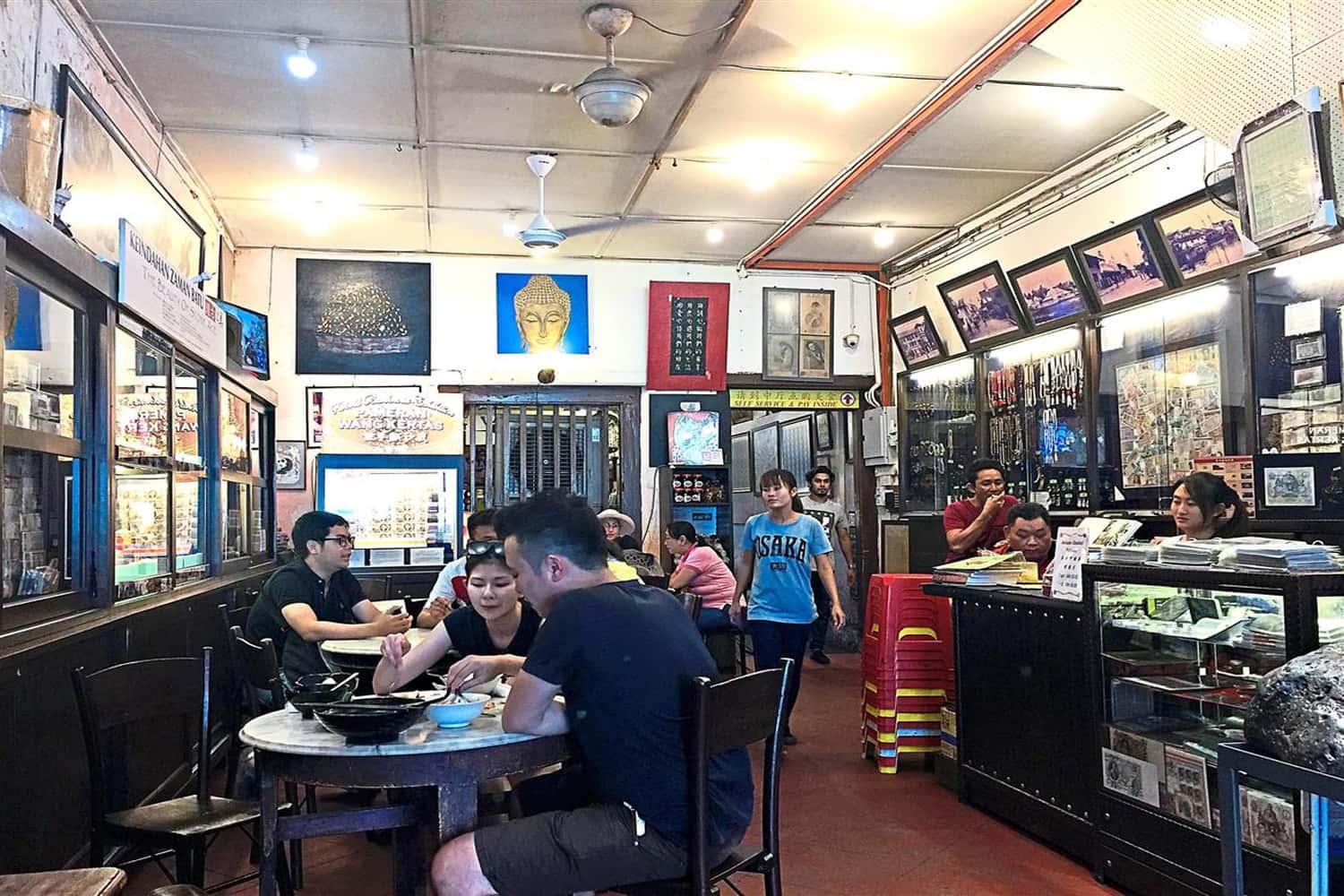 Bên trong quán  Jonker 88 Museum Café