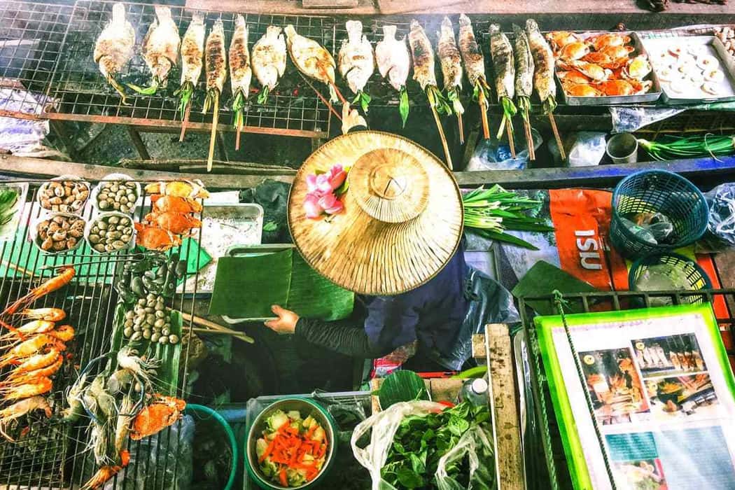 Thưởng thức ẩm thực quanh thành phố