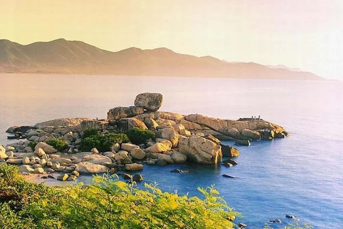 Vẻ đẹp của hòn Chồng