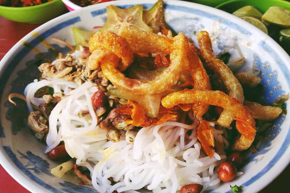 Khu ăn vặt đường Lê Văn Việt (quận 9)