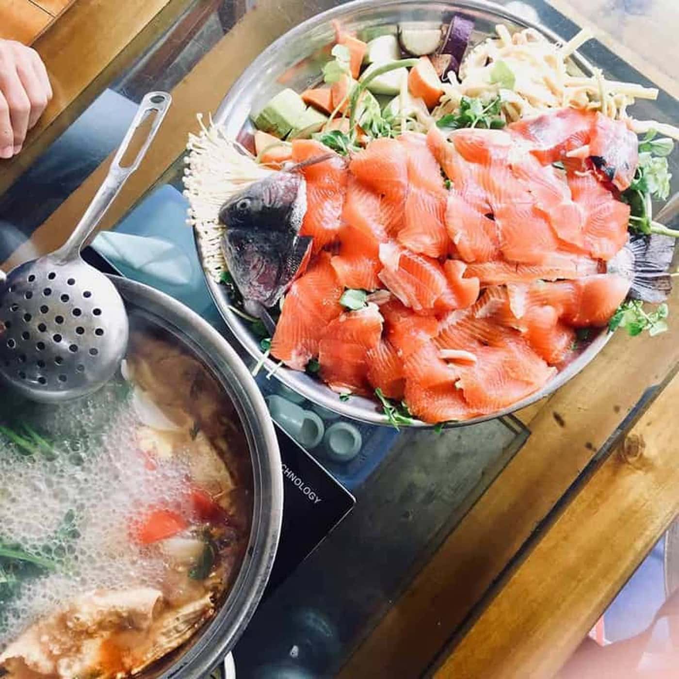 Lẩu cá hồi tại Nhà hàng Xuân Viên Sapa