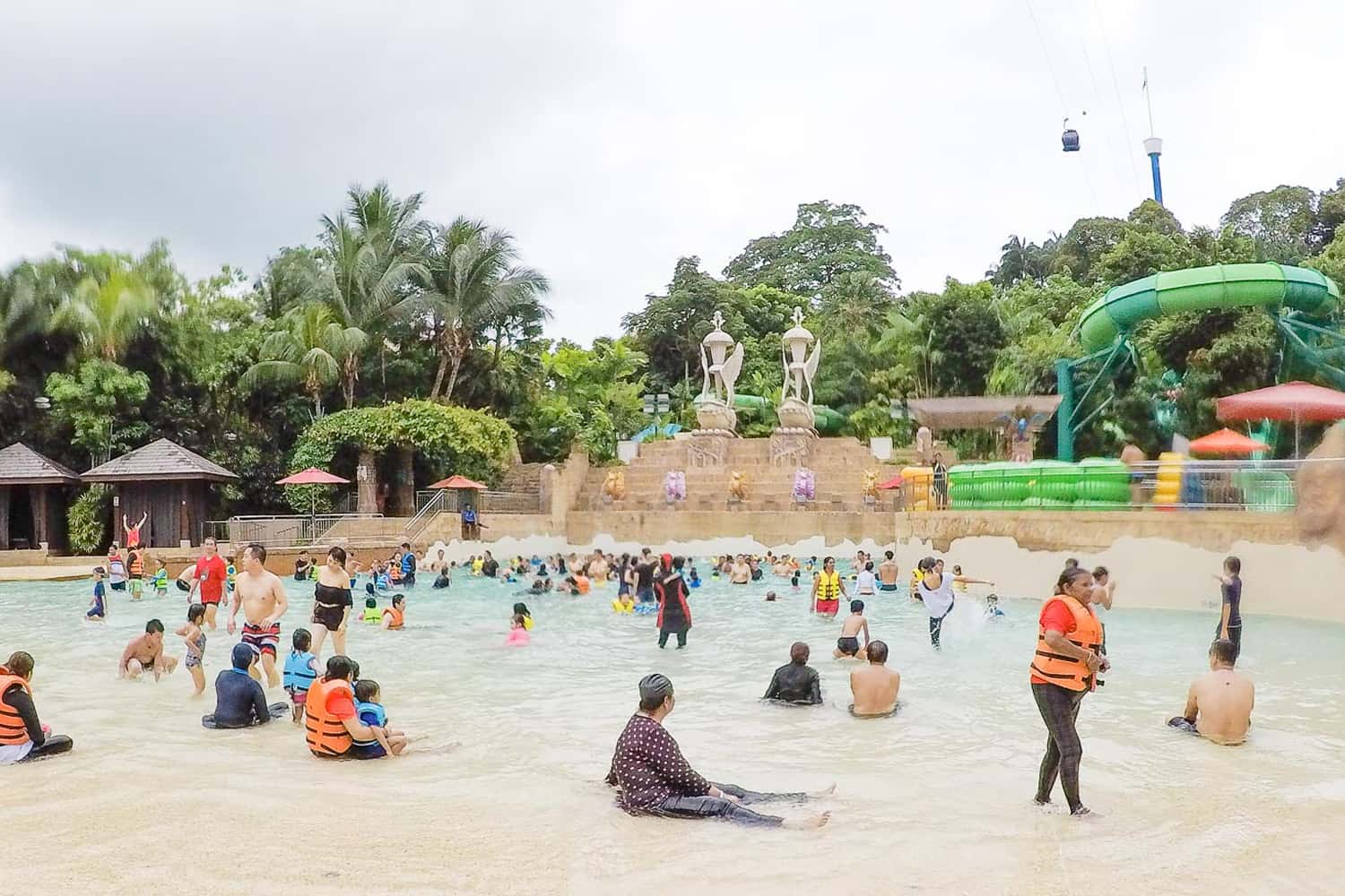 Công viên nước Adventure Cove Waterpark