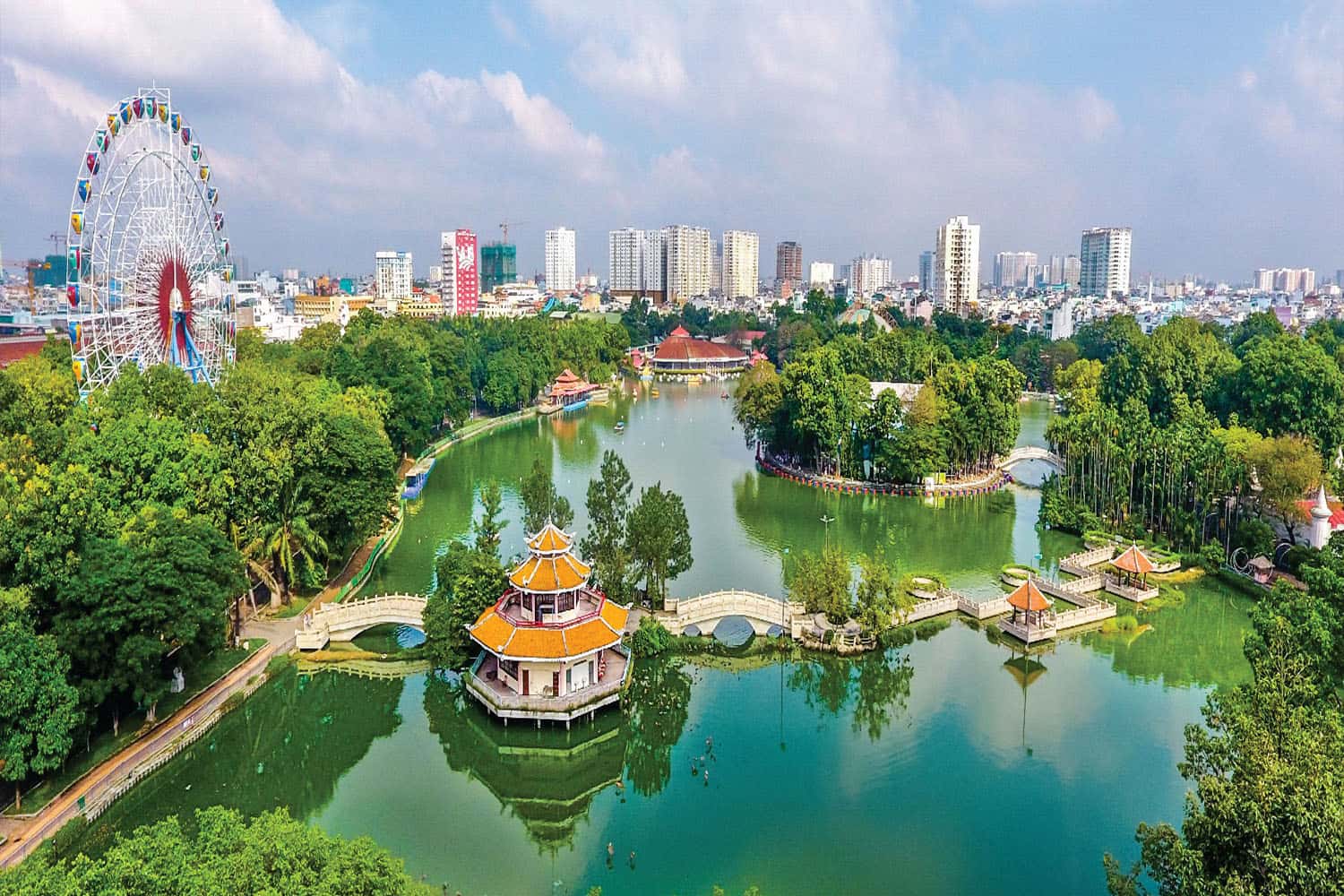 Công viên văn hóa Đầm Sen