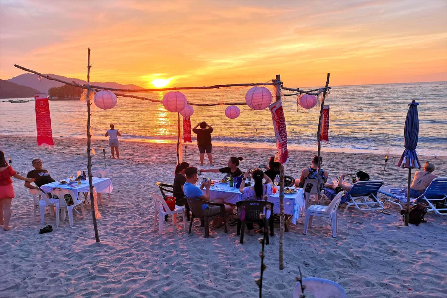 Tổ chức vui chơi trên bãi biển Batu Ferringhi xinh đẹp