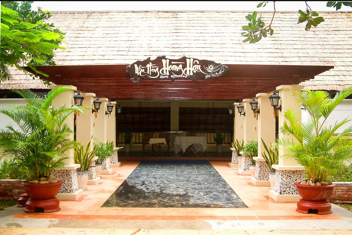 Nhà hàng Hoàng Hậu