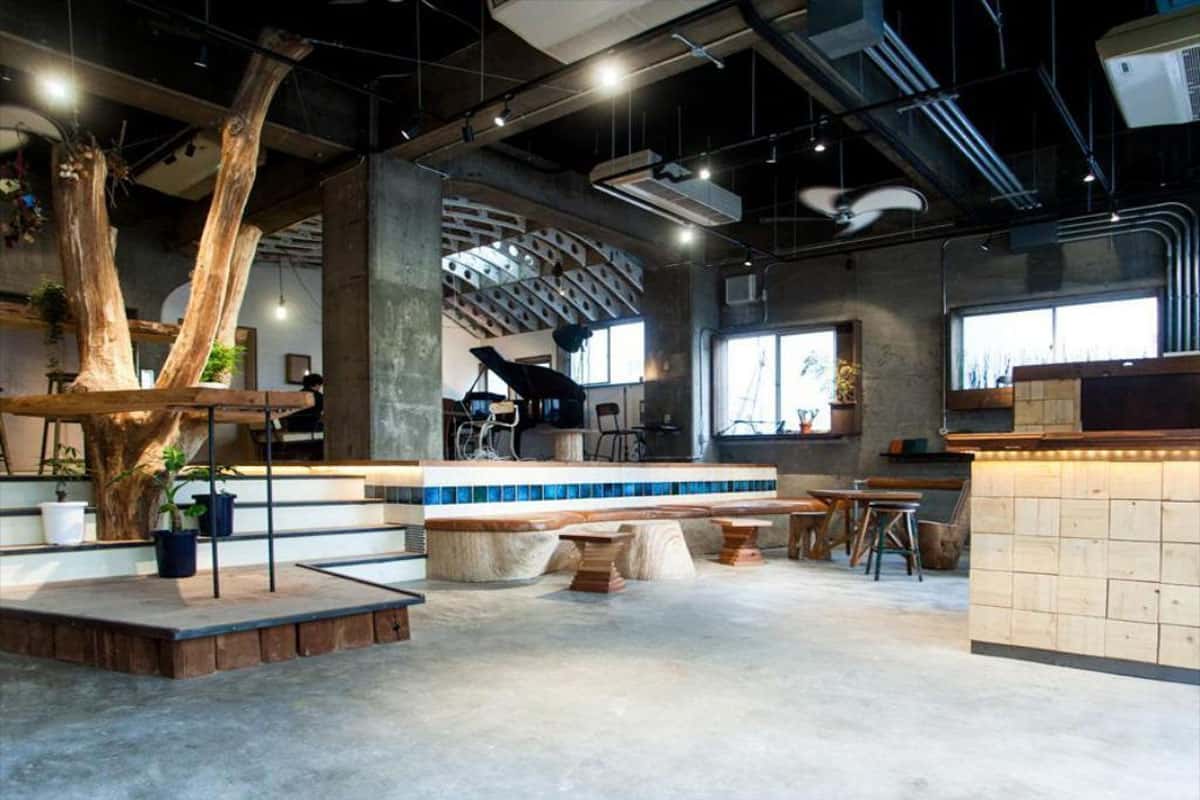 & Lounge