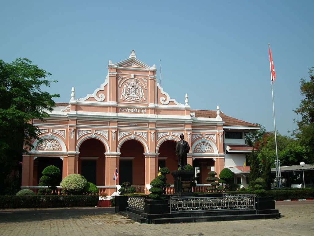  Tòa án cũ và tòa thị chính (The old court and city hall)