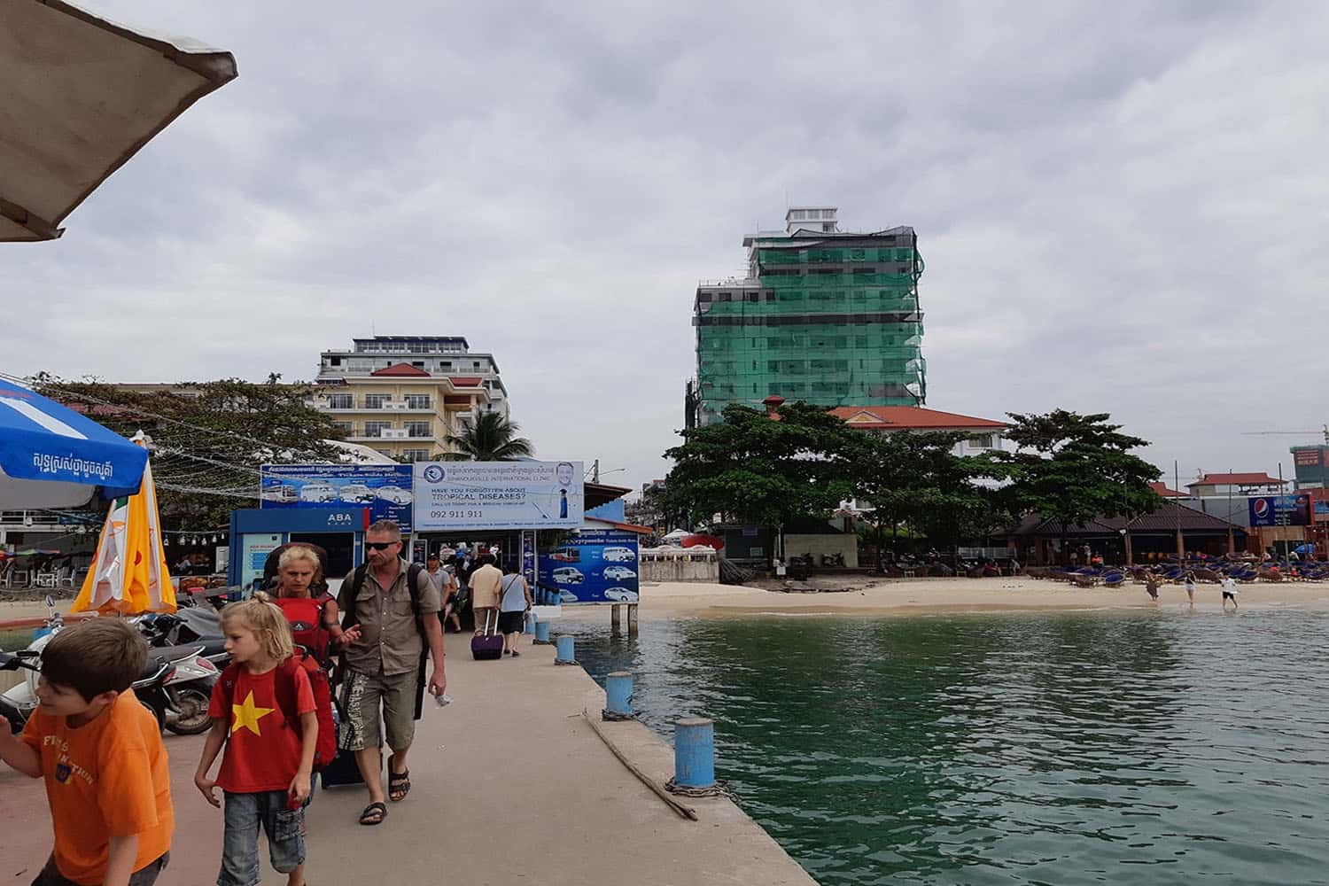 Hệ thống giao thông trên đảo kém phát triển
