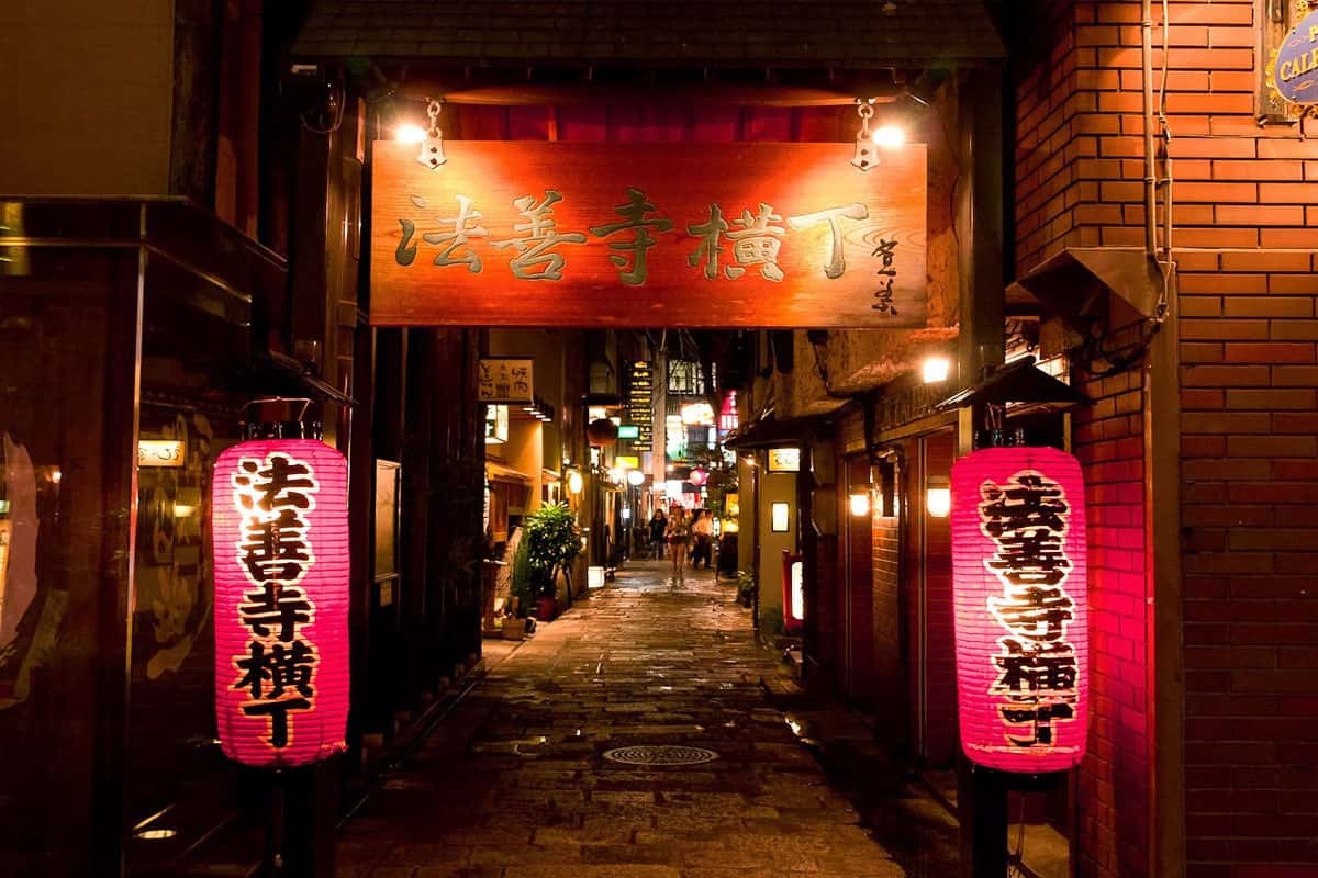  “Hozenji Yokocho”