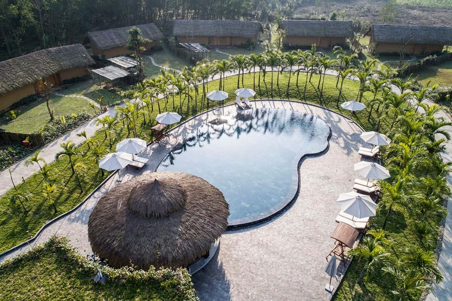Alba Wellness Resort là một khu biệt lập bao quanh bởi núi rừng, tiếng suối chảy róc rách