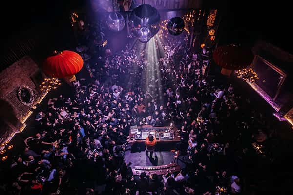 Top 10 quán bar sôi động, náo nhiệt nhất ở Hà Nội