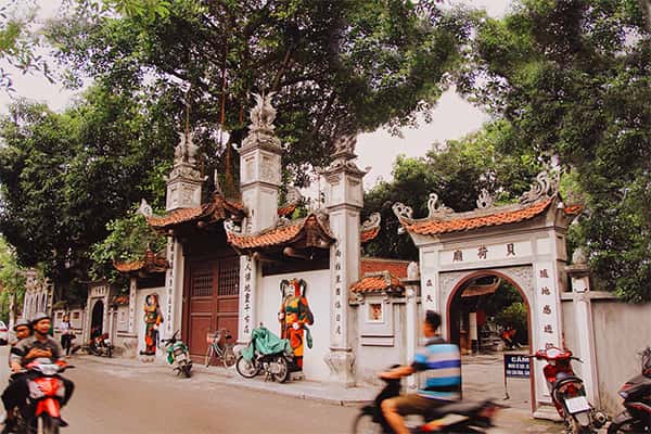 Cầu duyên Chùa Hà - Khi đi lẻ bóng, khi về có đôi