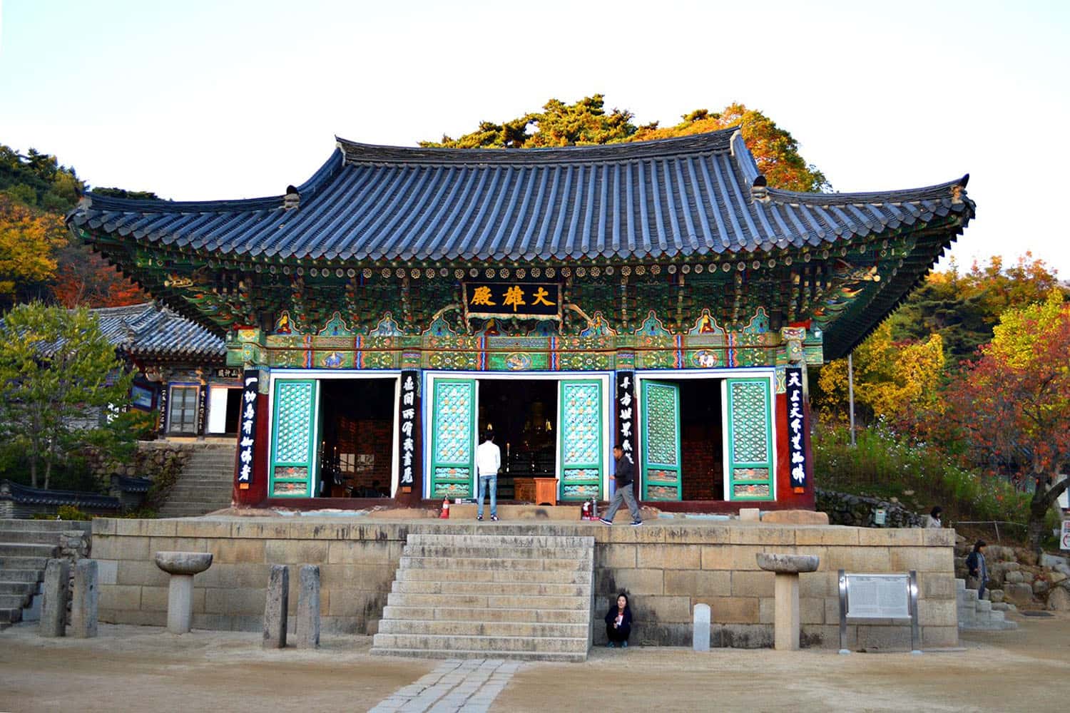 Đền Donghwasa