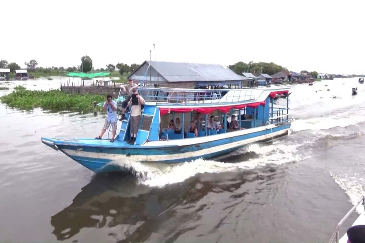 Tham gia một tour du lịch trên sông